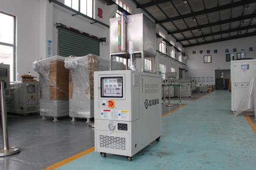 注塑選油溫機還是水溫機
